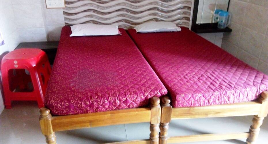Shrigandha Deluxe Lodge, Haveri 5